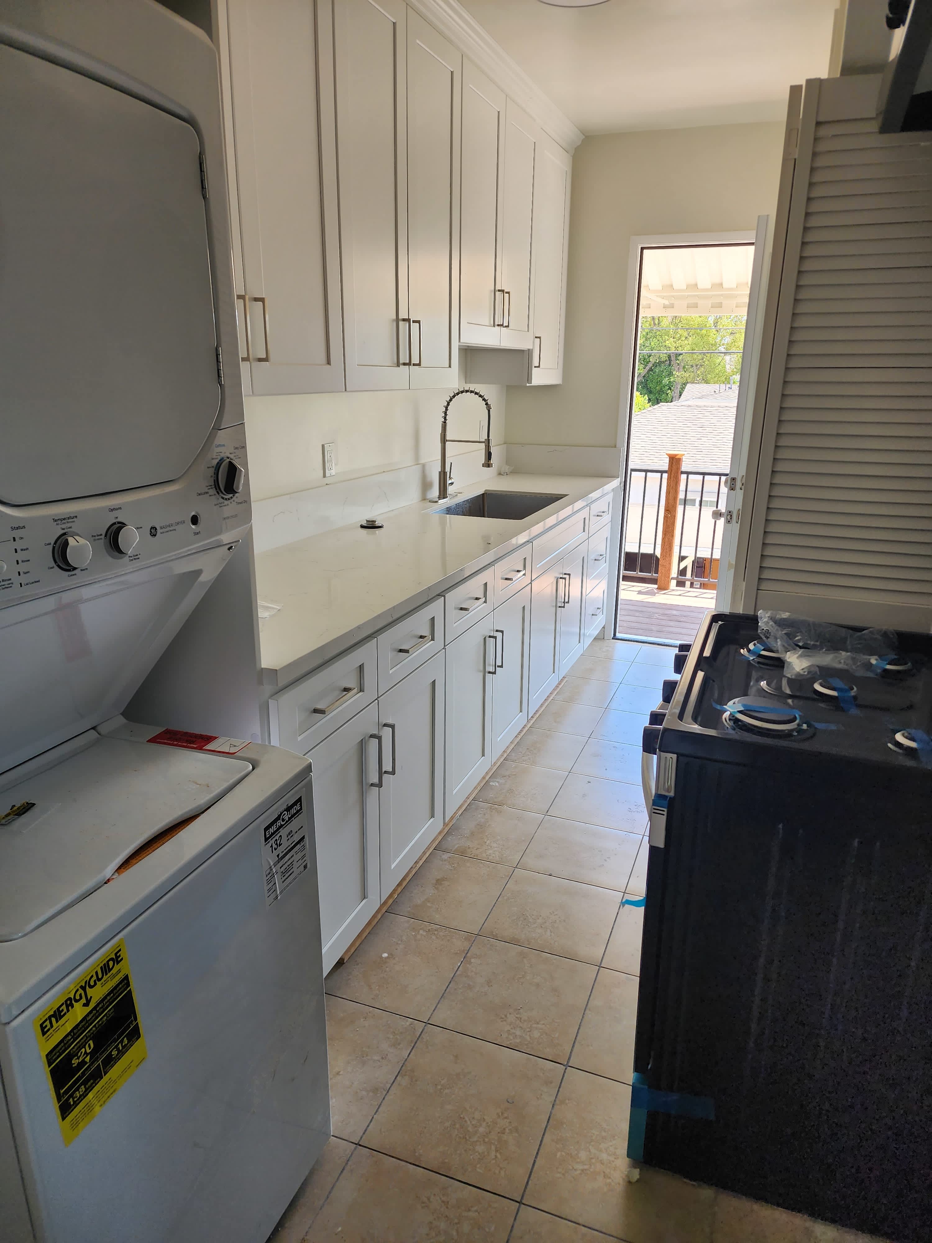 518 W Lexington Dr – photo 5