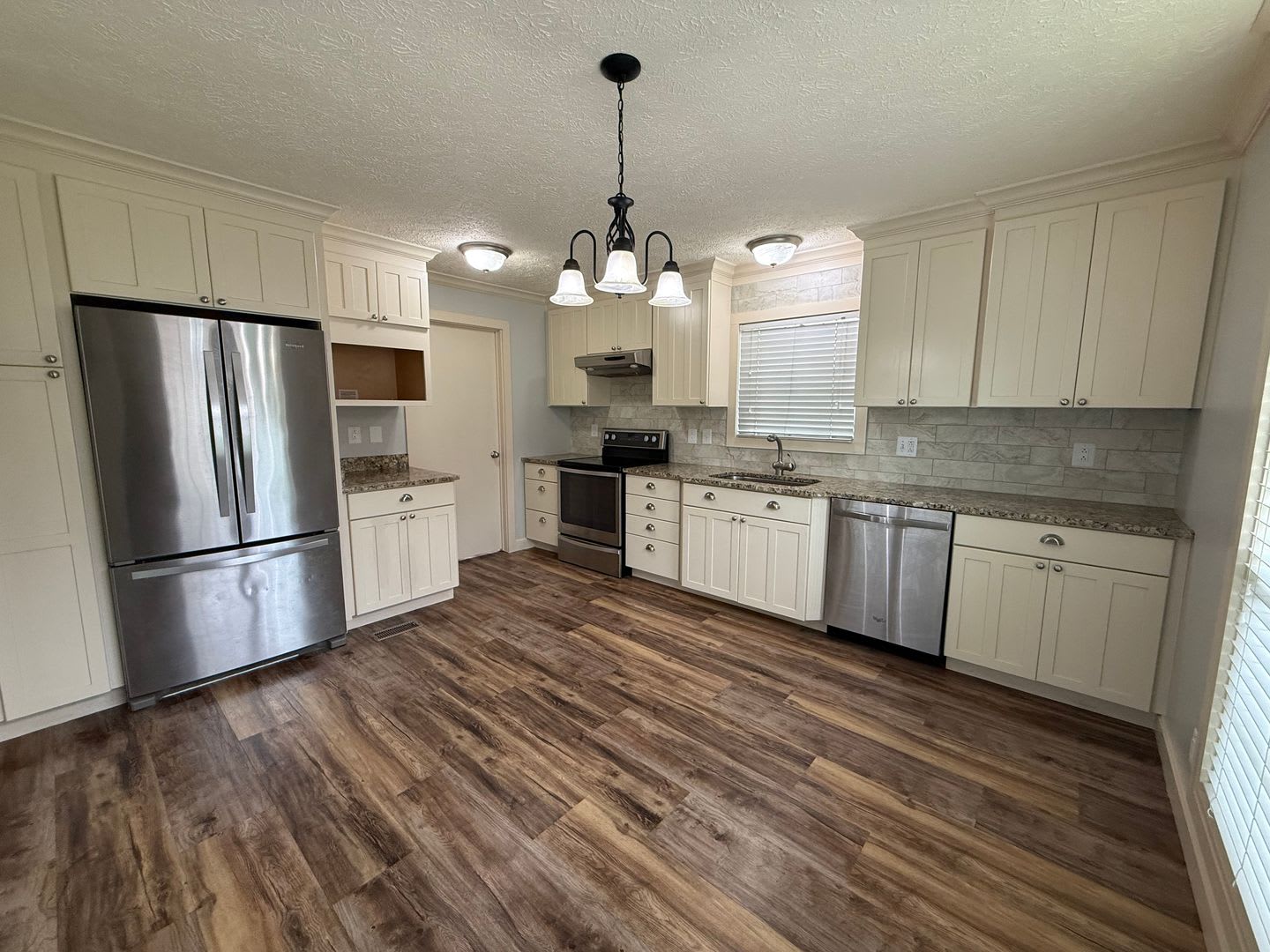 One Level House Off Fort Avenue – photo 2