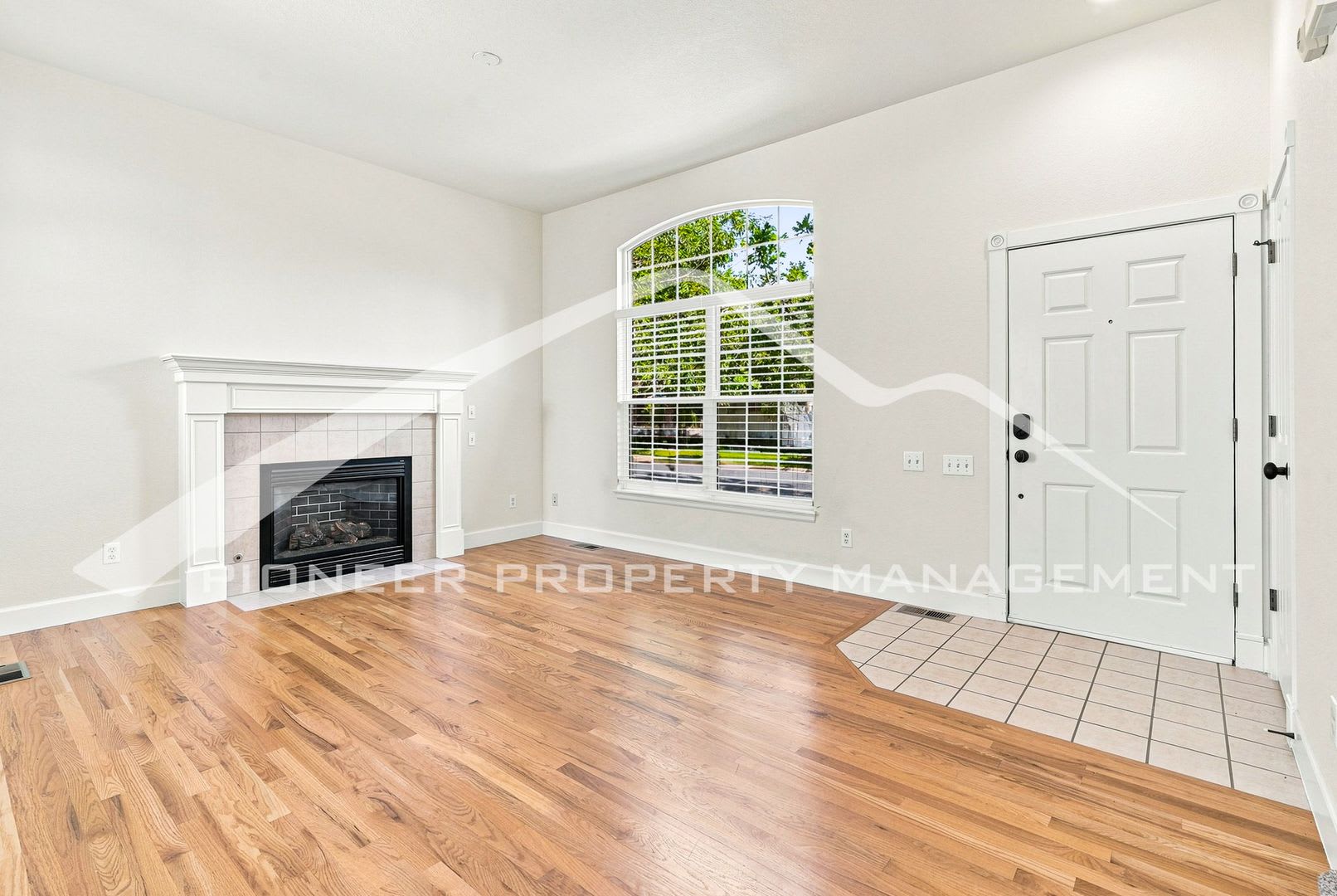 Gorgeous Home with Central AC and Washer/Dryer – photo 3