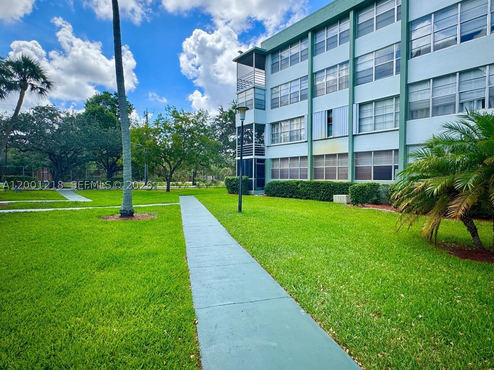 2741 Taft St – photo 5