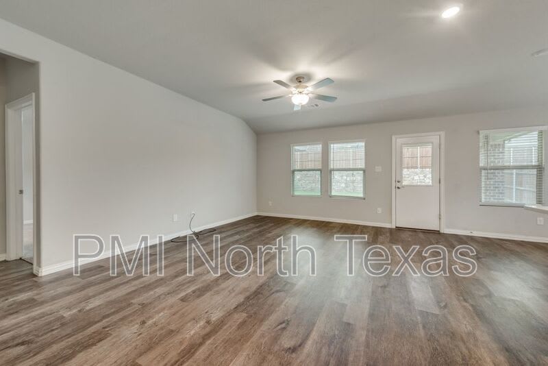 214 Stonehollow Way – photo 5