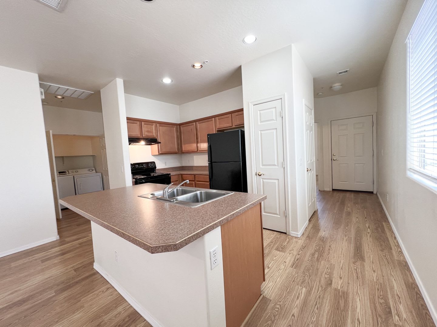 TOWNHOME – photo 4