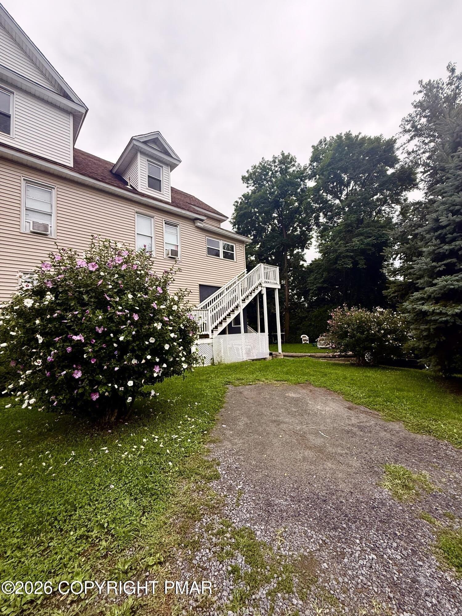 2090 N Main Avenue – photo 2