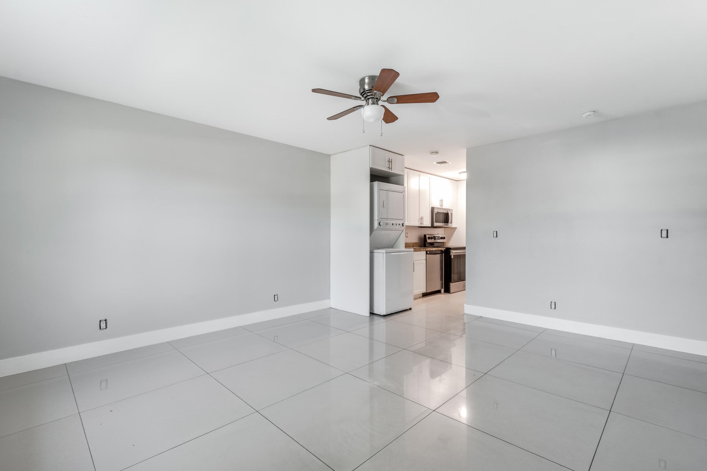 220 Perry Avenue Unit B – photo 2