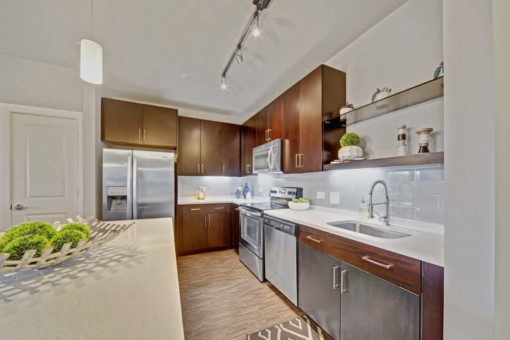 The Metropolitan – photo 4