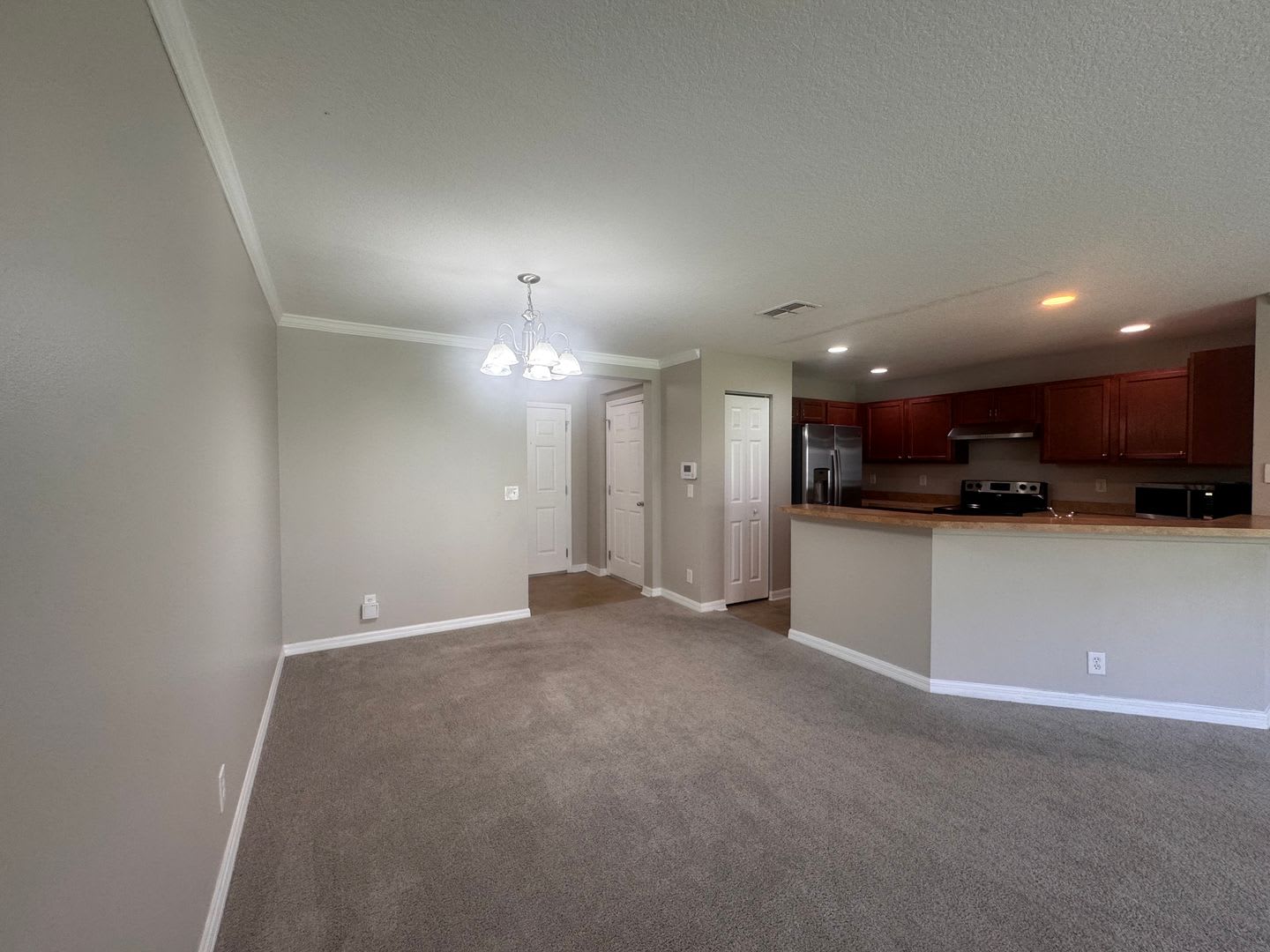 3 Bedroom 2 5 Bath Townhome For Rent In Tampa Fl Garage Parking Community Pool – photo 3