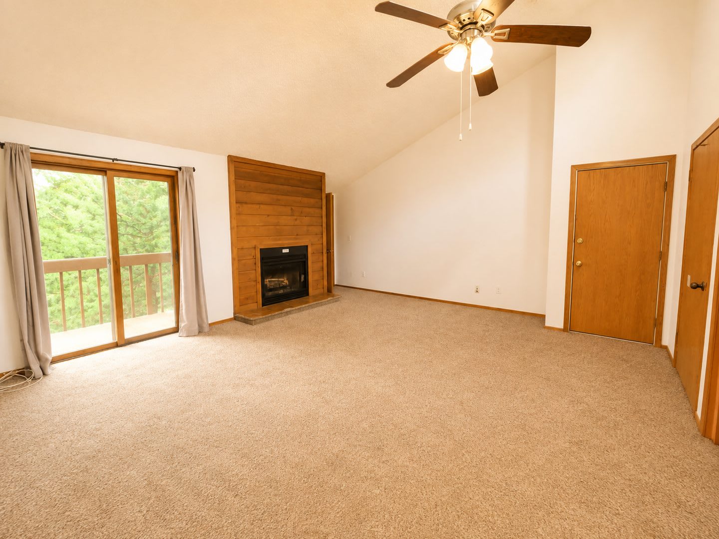 2BR/2BA, vaulted ceilings, pool, parking, W/D included, more! (SC308) – photo 2