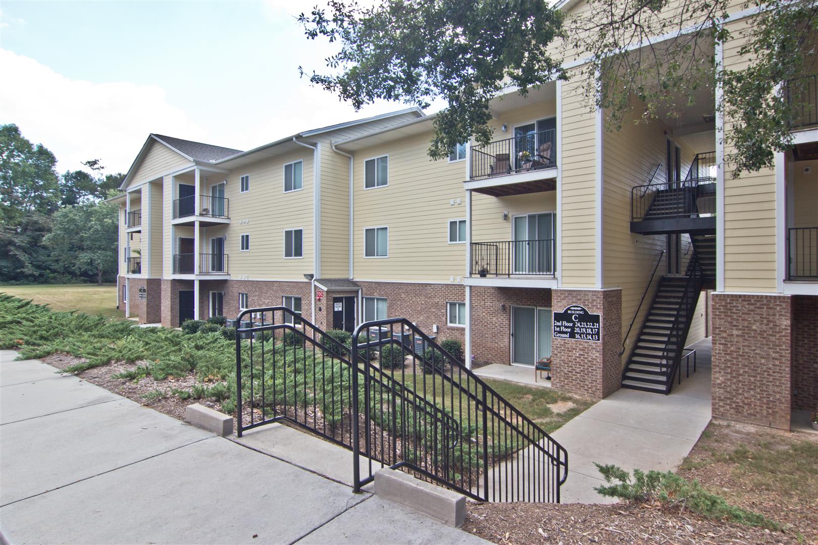 Lakecrest Apartments – photo 4