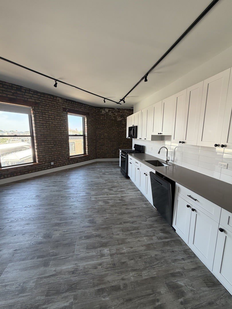 1572 N Milwaukee Avenue – photo 5