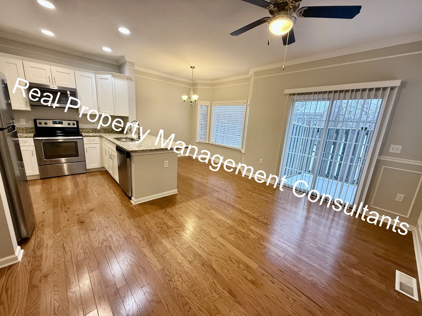 Overland Park spacious 3 Bed 3.5 Bath townhome in Blue Valley School District – photo 5