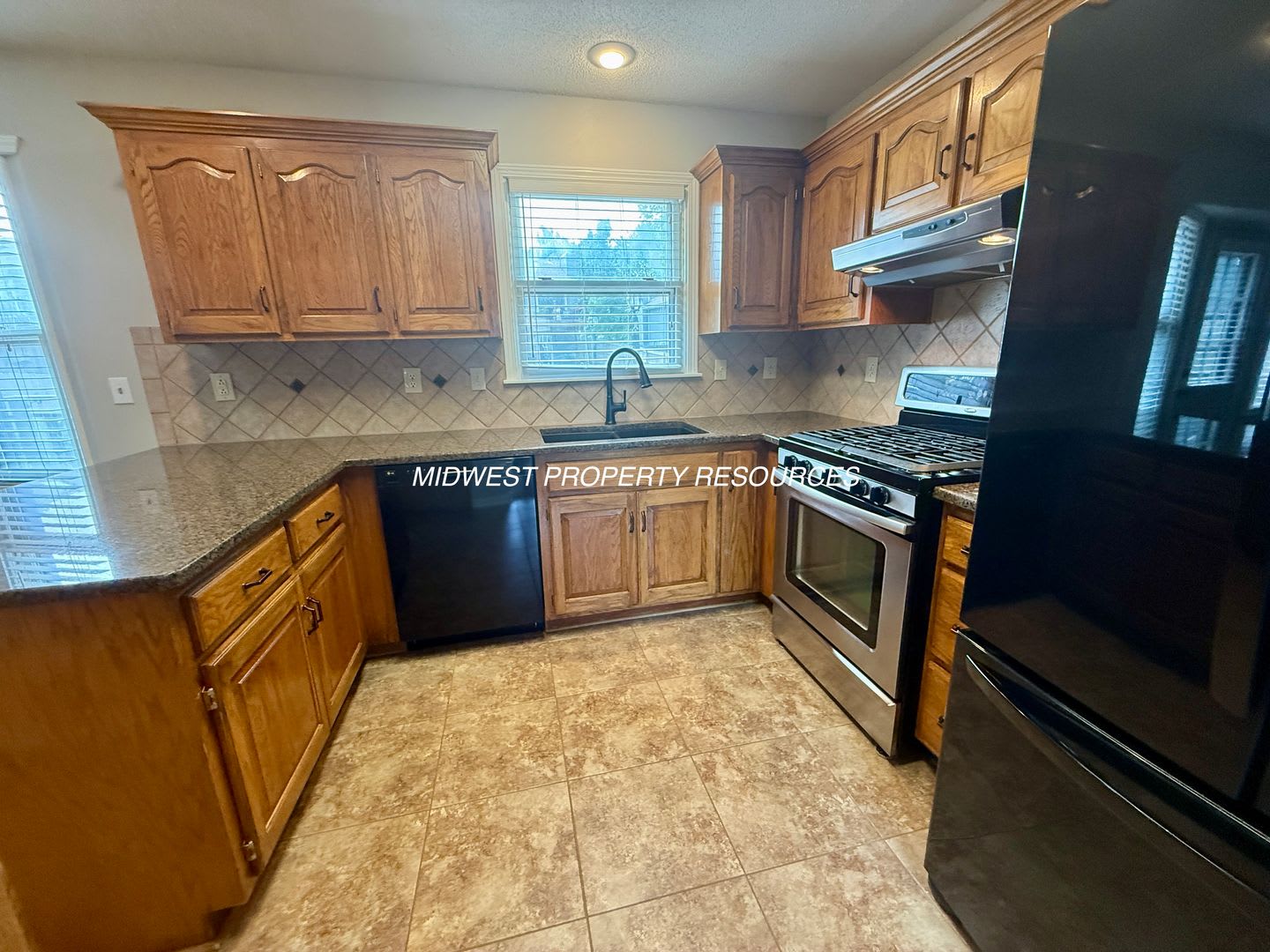 Spacious 3 Bed 2 5 Bath Home With Finished Basement Fenced Yard – photo 3