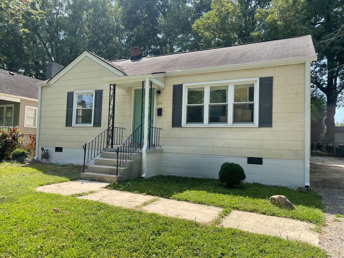 Renovated 3 Bedroom Near UNCG & Downtown Greensboro – photo 1