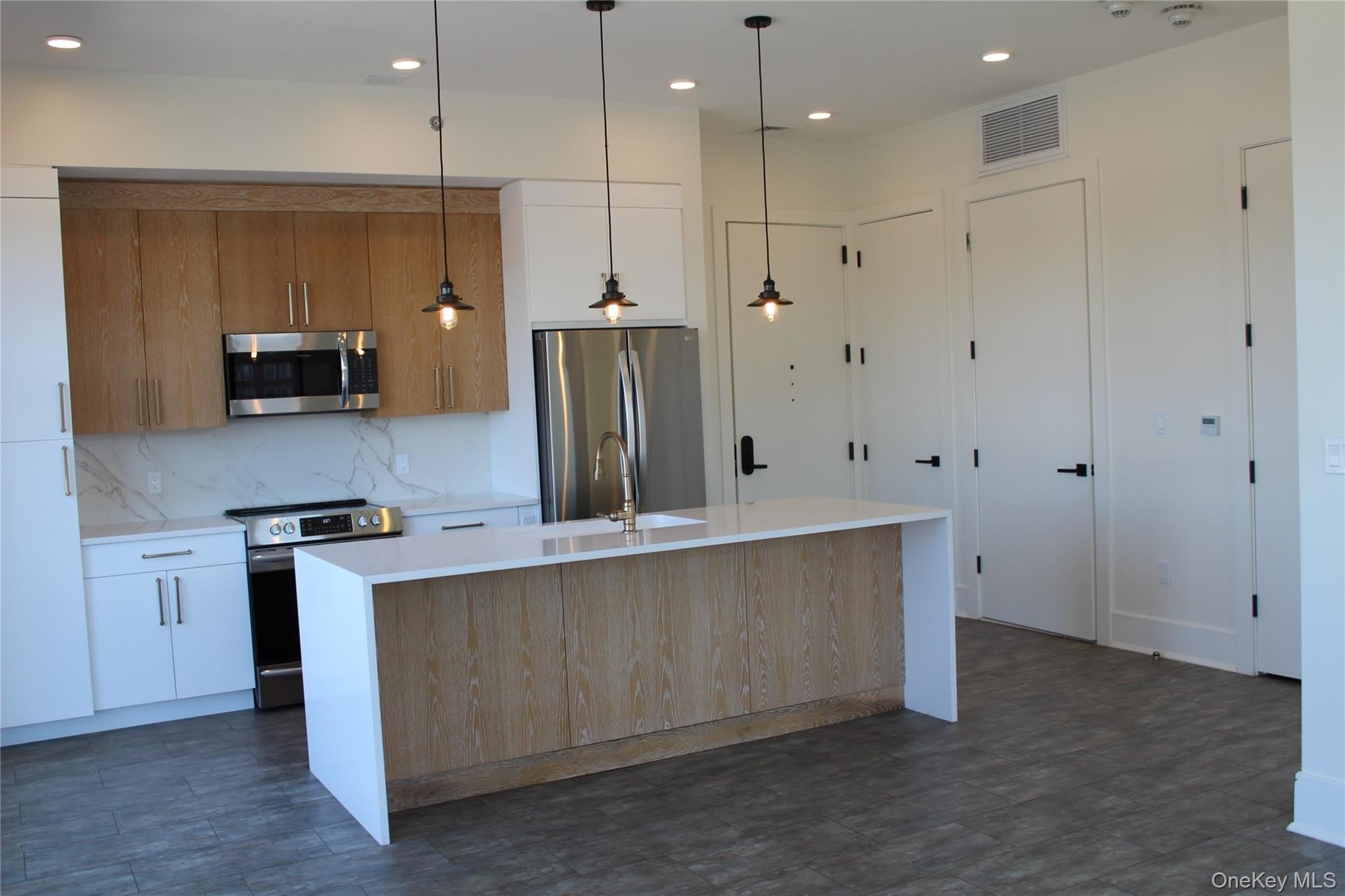 331 E Main – photo 4