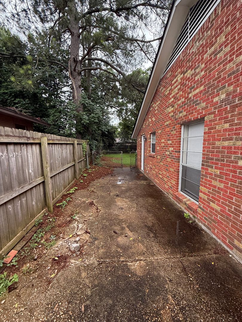 Special Pricing Now Available Off The First Full Months Rent With A 13 Month Lease 4 Bed 2 Bath Located Off Wares Ferry Road To Schedule A Self Tour – photo 3