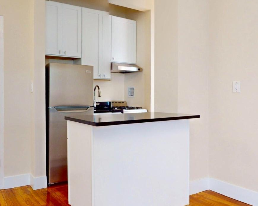 1125 Lexington Ave – photo 3