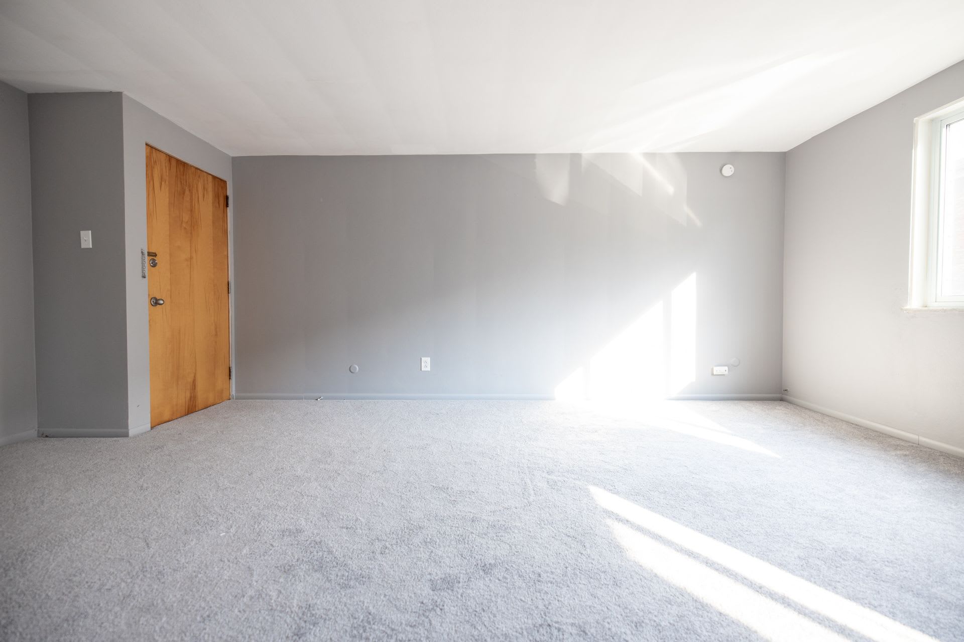 Broadway Manor Apartments – photo 2