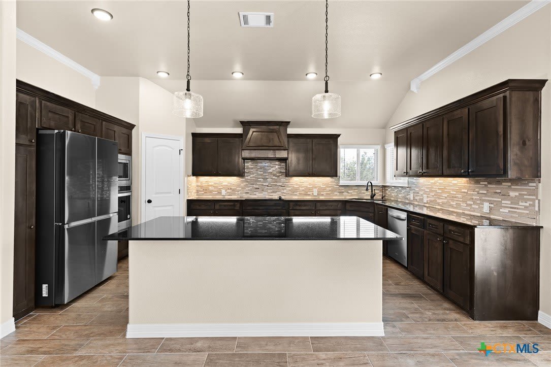 300 Martin Drive – photo 4