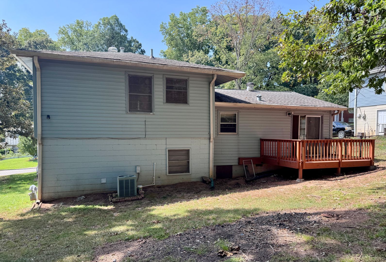 Great 3 Bedroom Mid-Centrury Split Level Home With a Retro Feel!! – photo 2