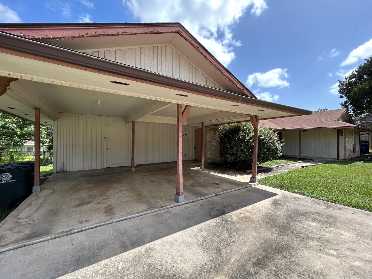 2/1 Duplex on "The Hill" above Landa Park! / No Carpet / Fenced in Backyard/ NBISD – photo 3