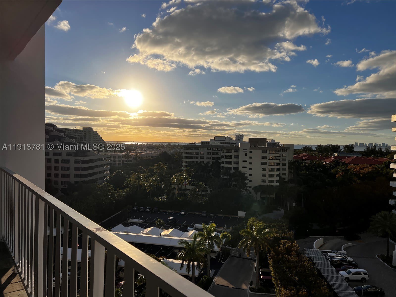 200 Ocean Lane Dr – photo 4