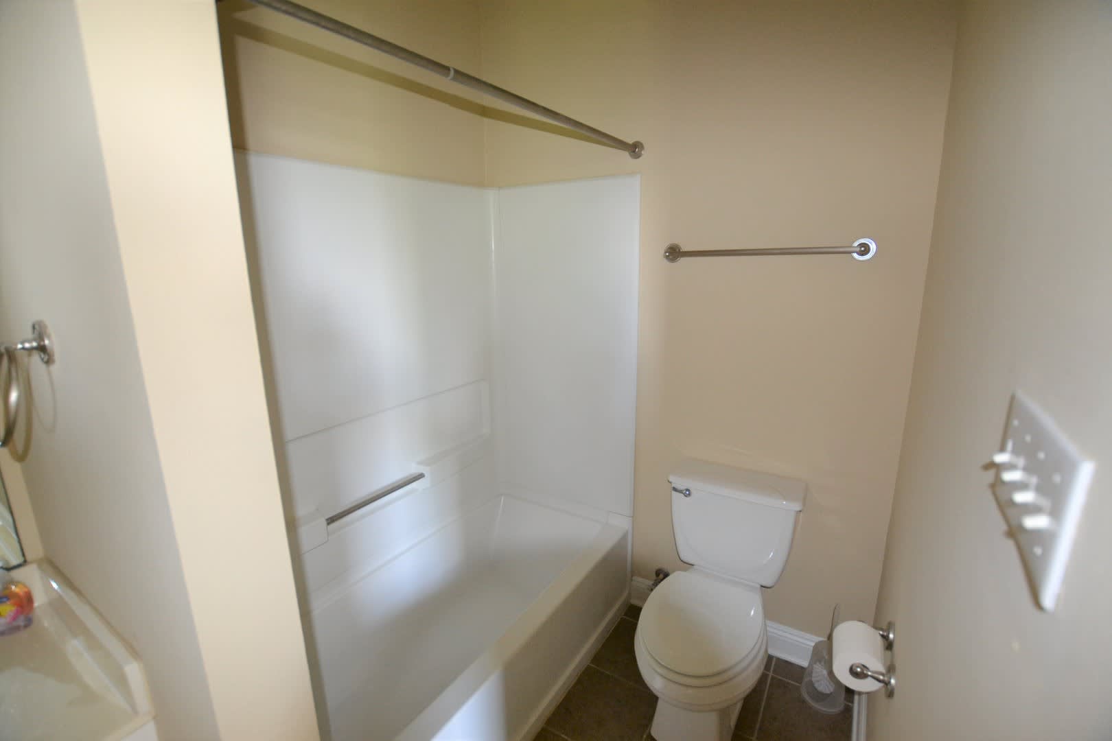 Charming New Orleans Style Townhouse in Gated Community on LSU bus route – photo 3