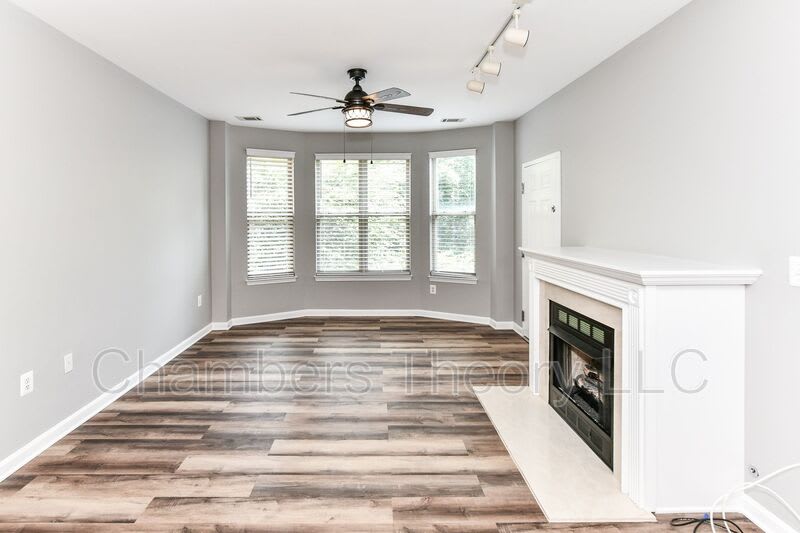 1851 Stratford Park Pl – photo 2