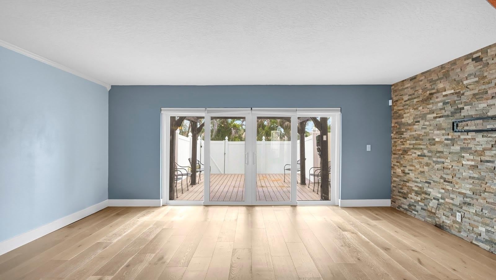 7 EMERALD Court – photo 4