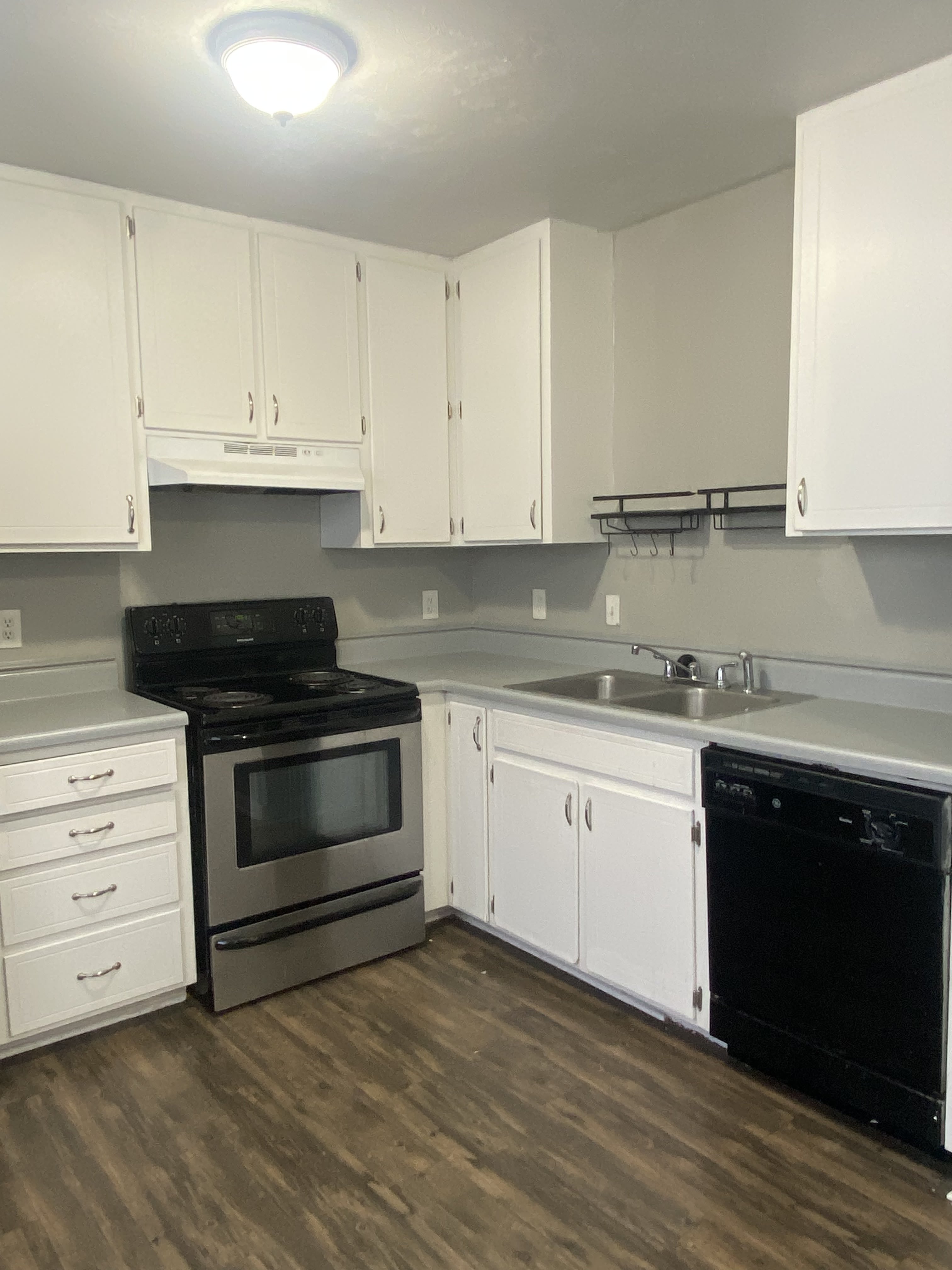 306 White Dr – photo 3