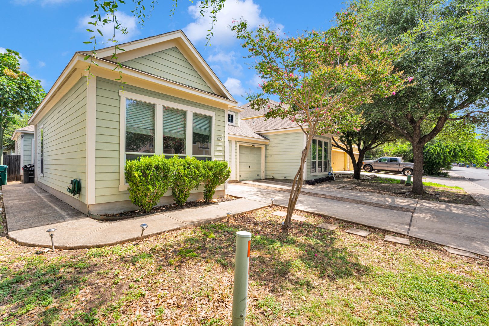 Beautiful 3 Bedroom Townhome Available For Rent For Asap Move In Medical Center Area – photo 2