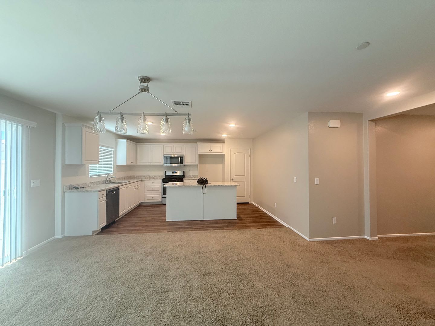 Beautiful Two Story Home, 3 Bedrooms, 2.5 Bathrooms, Solar Panels – photo 3