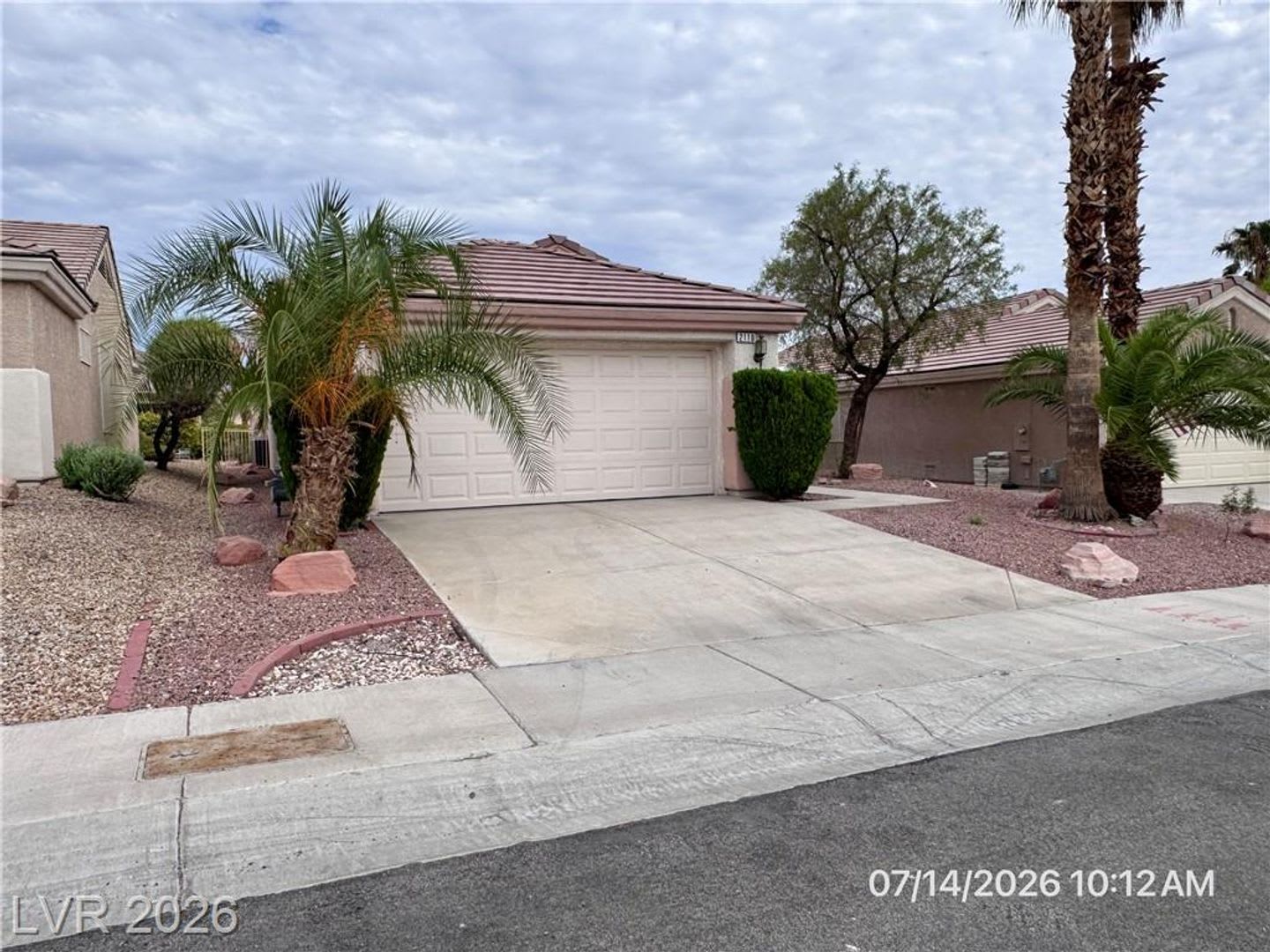 Beautiful 55+ Home with Vaulted Ceilings & Stainless Steel Kitchen – photo 3