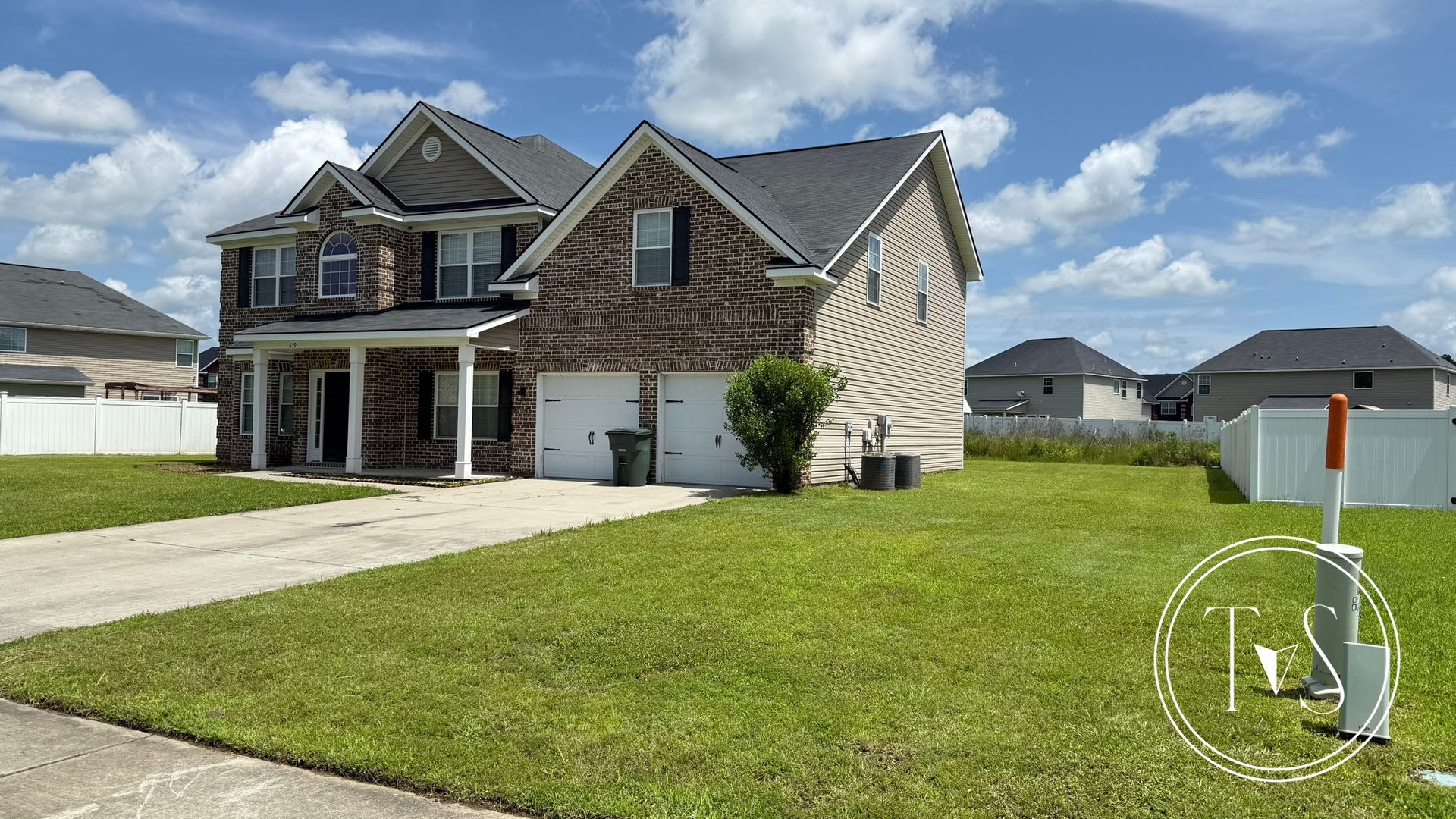 MOVE IN SPECIAL: $500 OFF 1ST MONTH'S RENT!** – photo 4