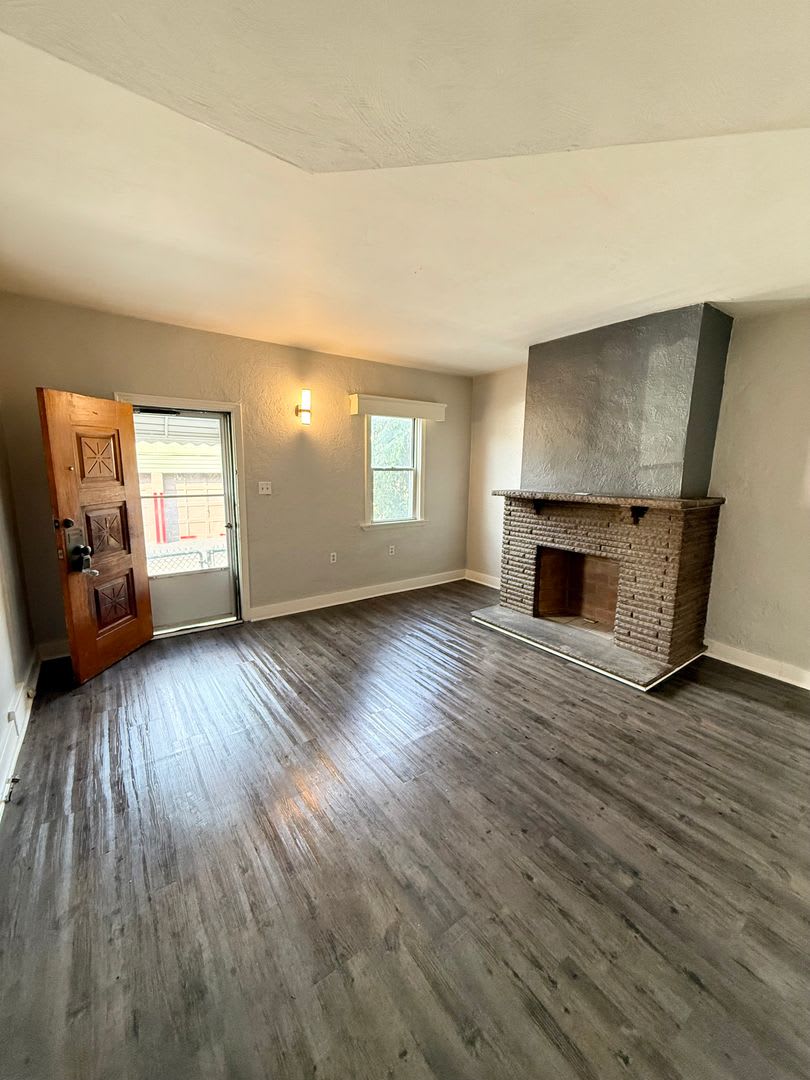 One or 2 bedroom, 1 bathroom home with a den in the heart of Lawrenceville. – photo 4