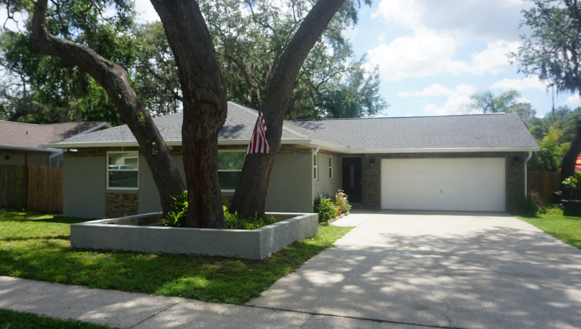 3 Bedrooms / 2 Bath Brandon Home – photo 1