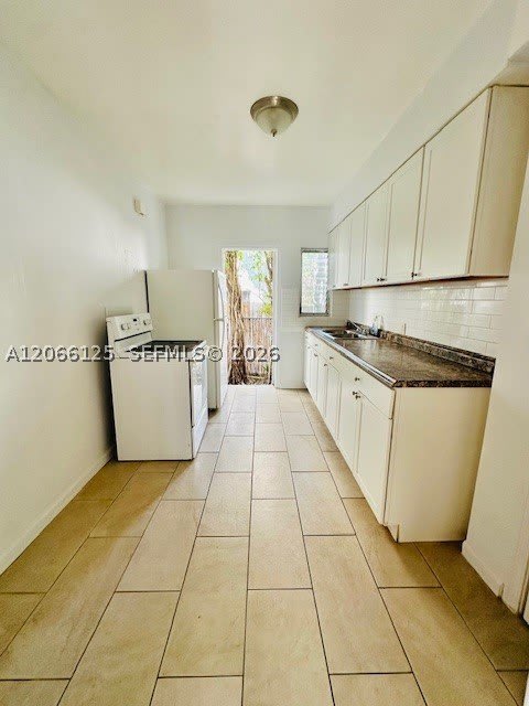 821 W 39th St – photo 2