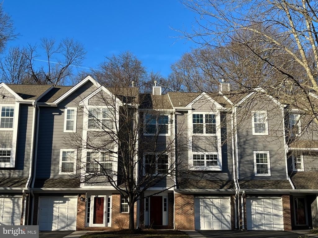 15 HALSTEAD PLACE – photo 1
