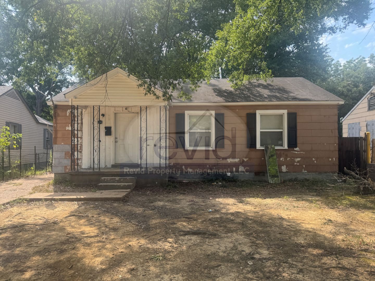1445 Luverne St. – photo 1
