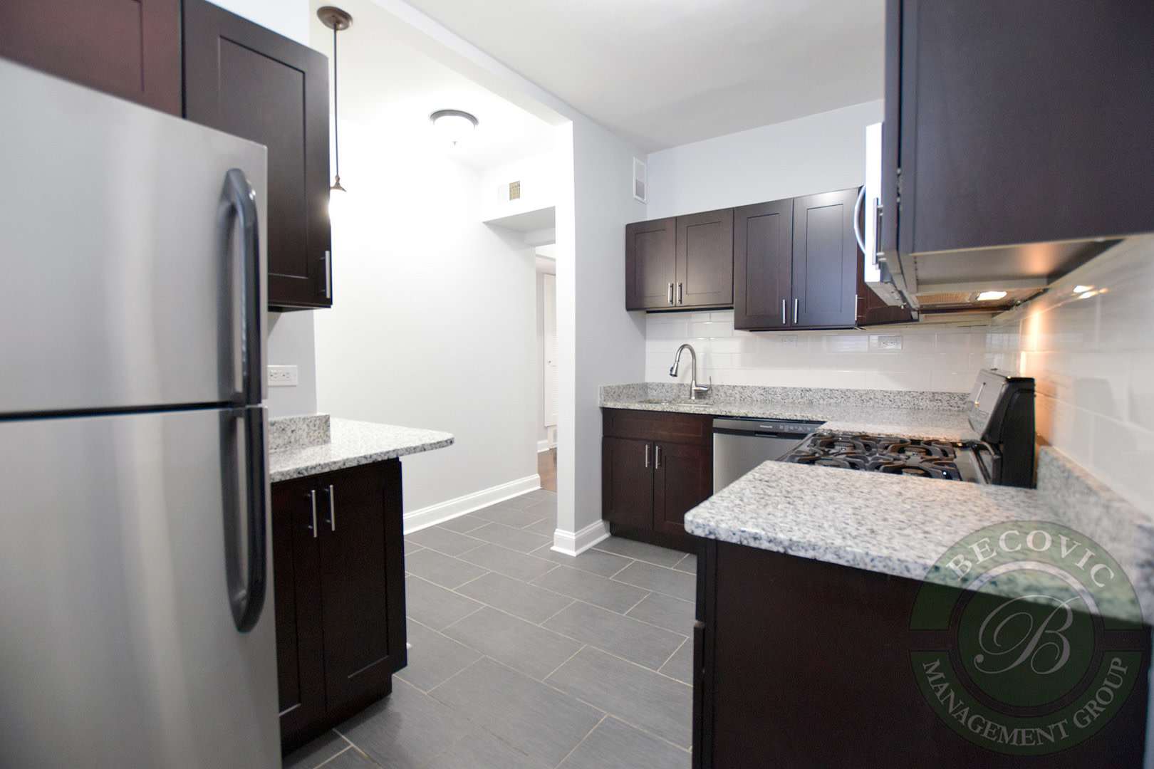 1104 W Glenlake Ave – photo 2