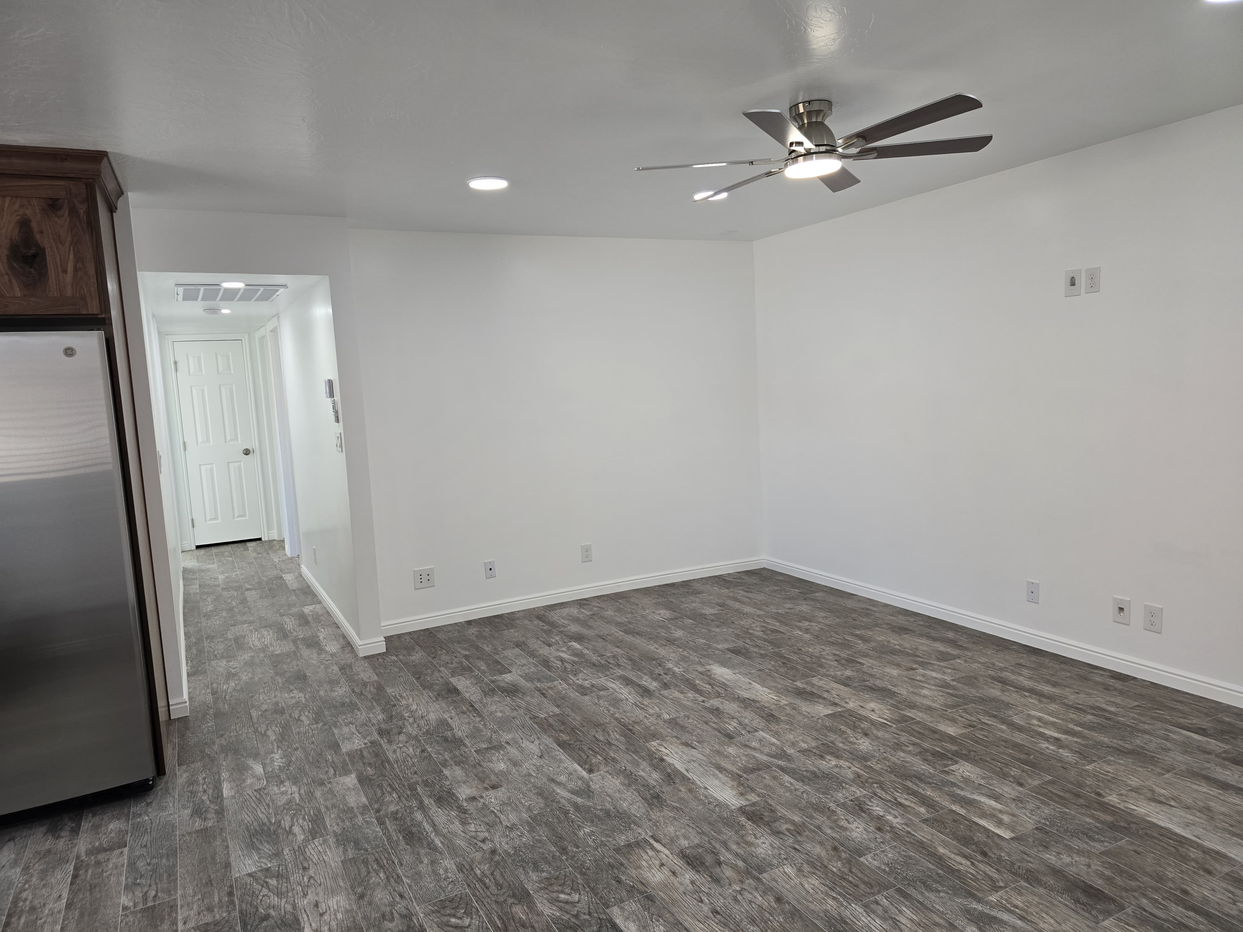 114 100 E – photo 4