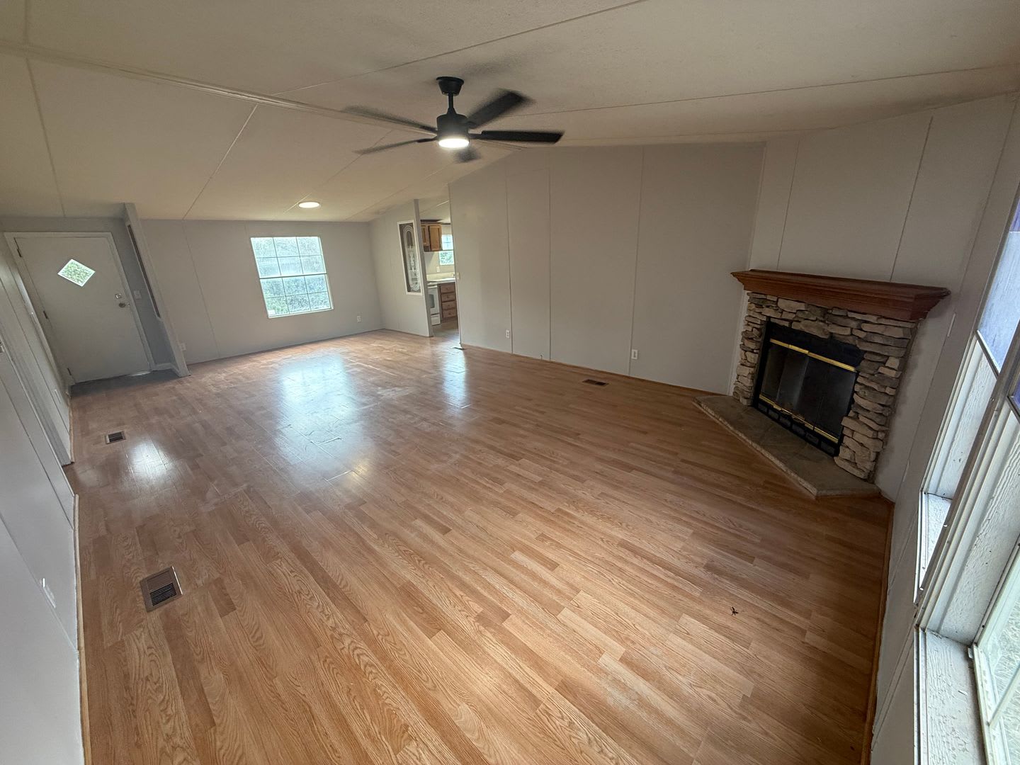 3 BEDROOM, 1312 SF – photo 4