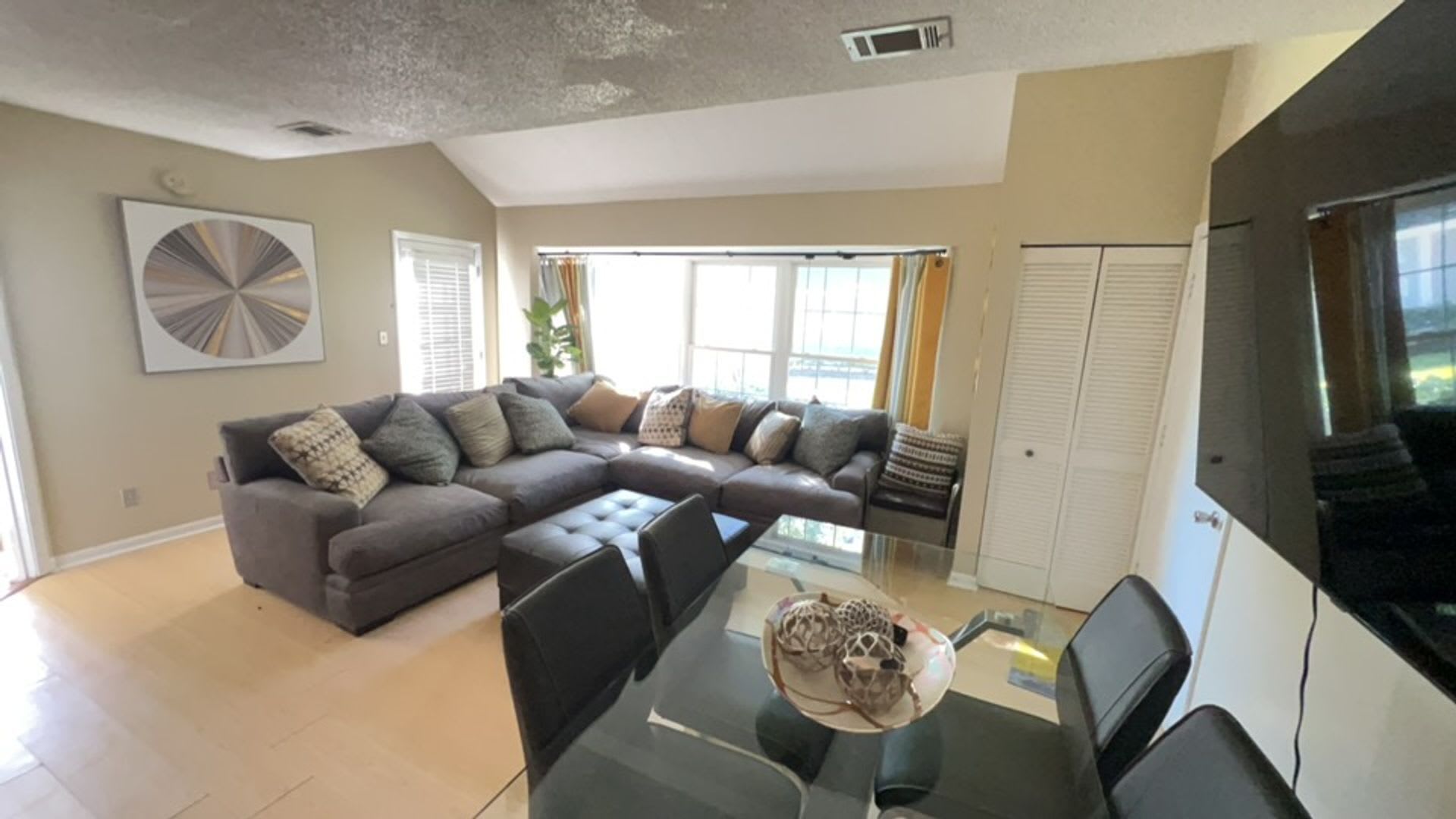 This 2 Bedroom 1 5 Bath Condo Has It All – photo 4