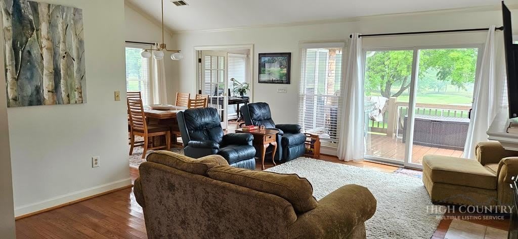 312 Glenwood Drive – photo 2