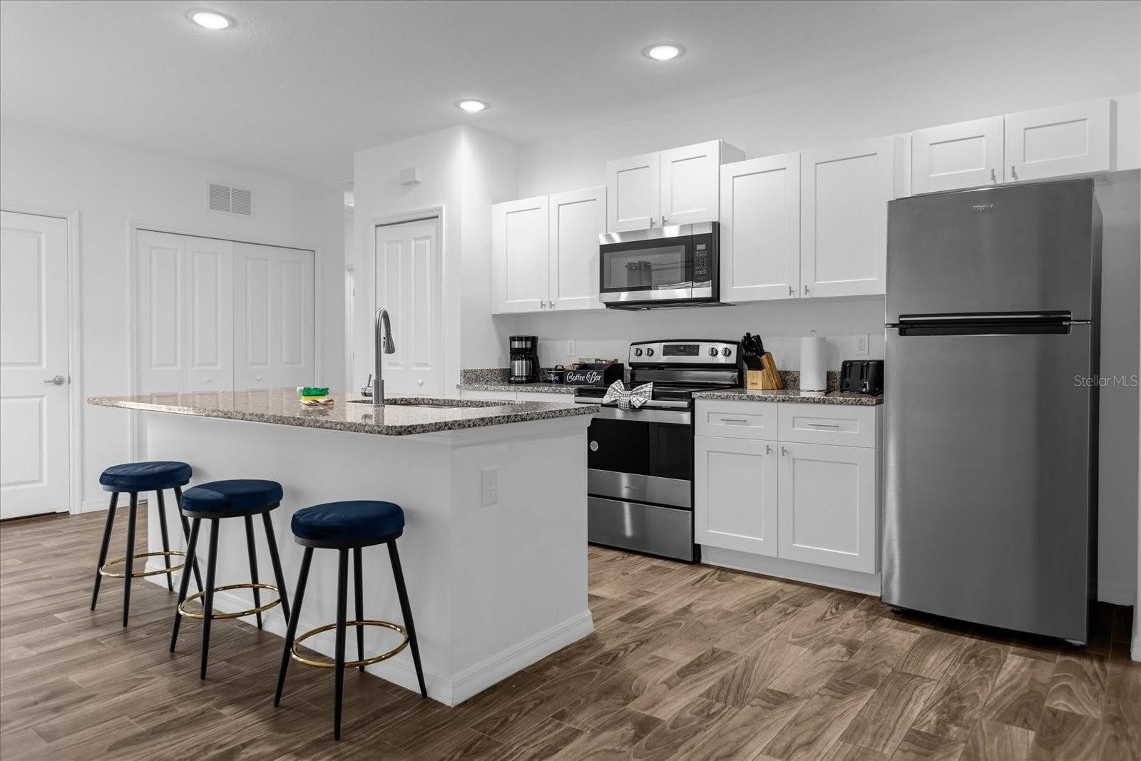97 N GOLDWYN Avenue – photo 4