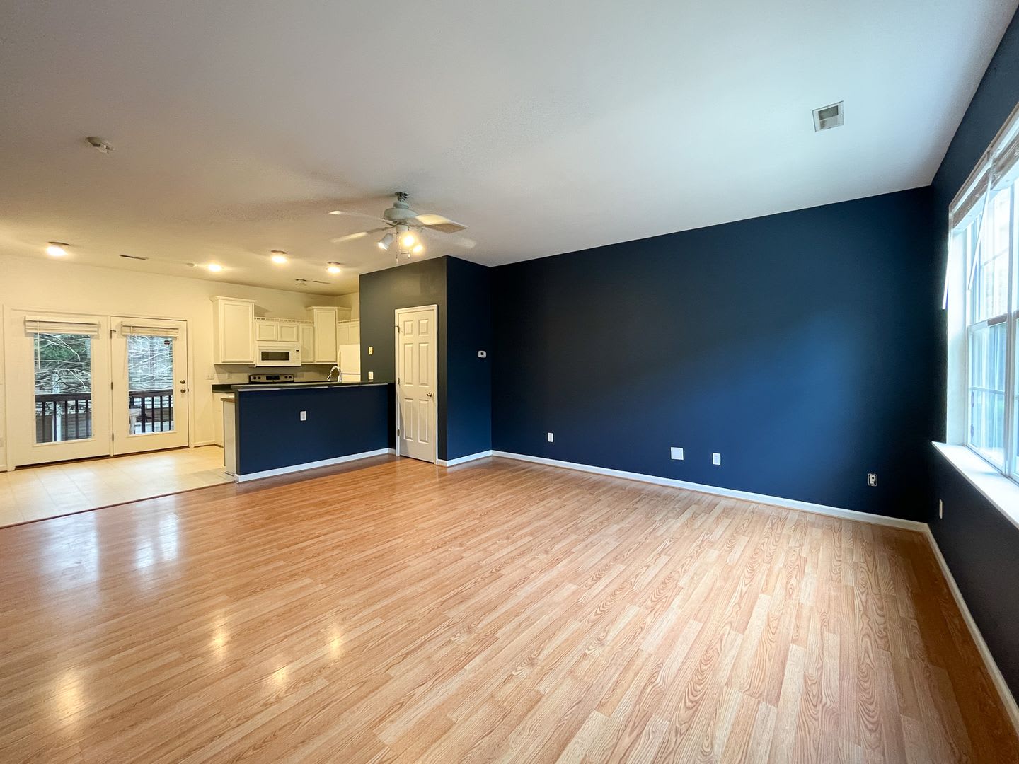3BD/2.5BA Townhouse – photo 1