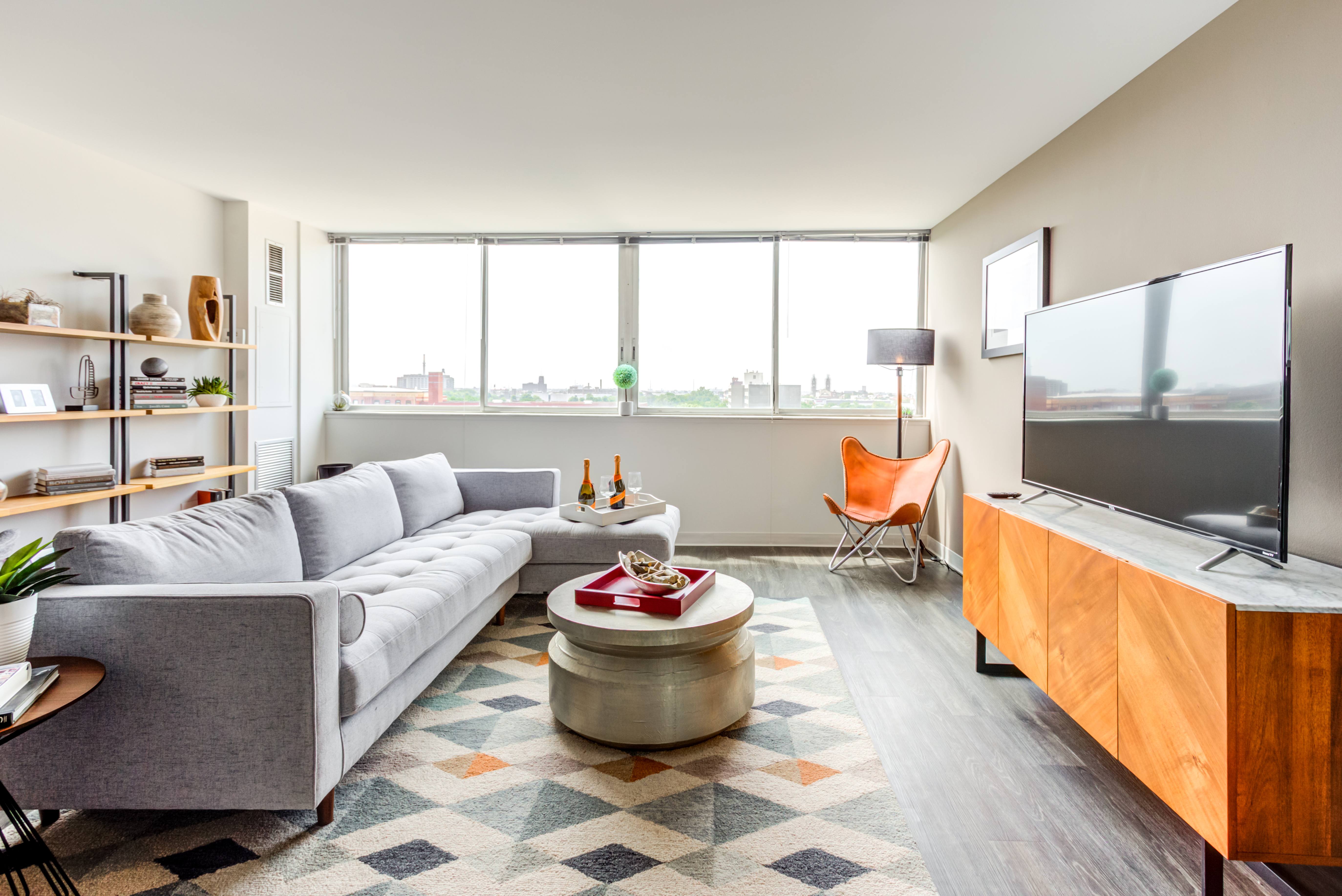 536 West Addison – photo 3