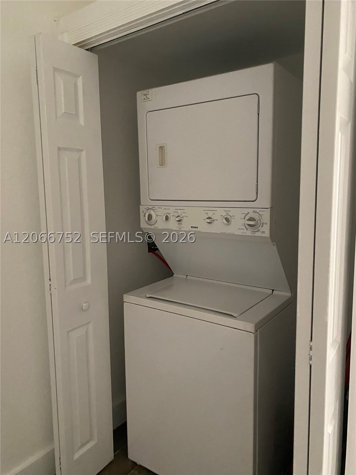 1 Edgewater Dr – photo 3