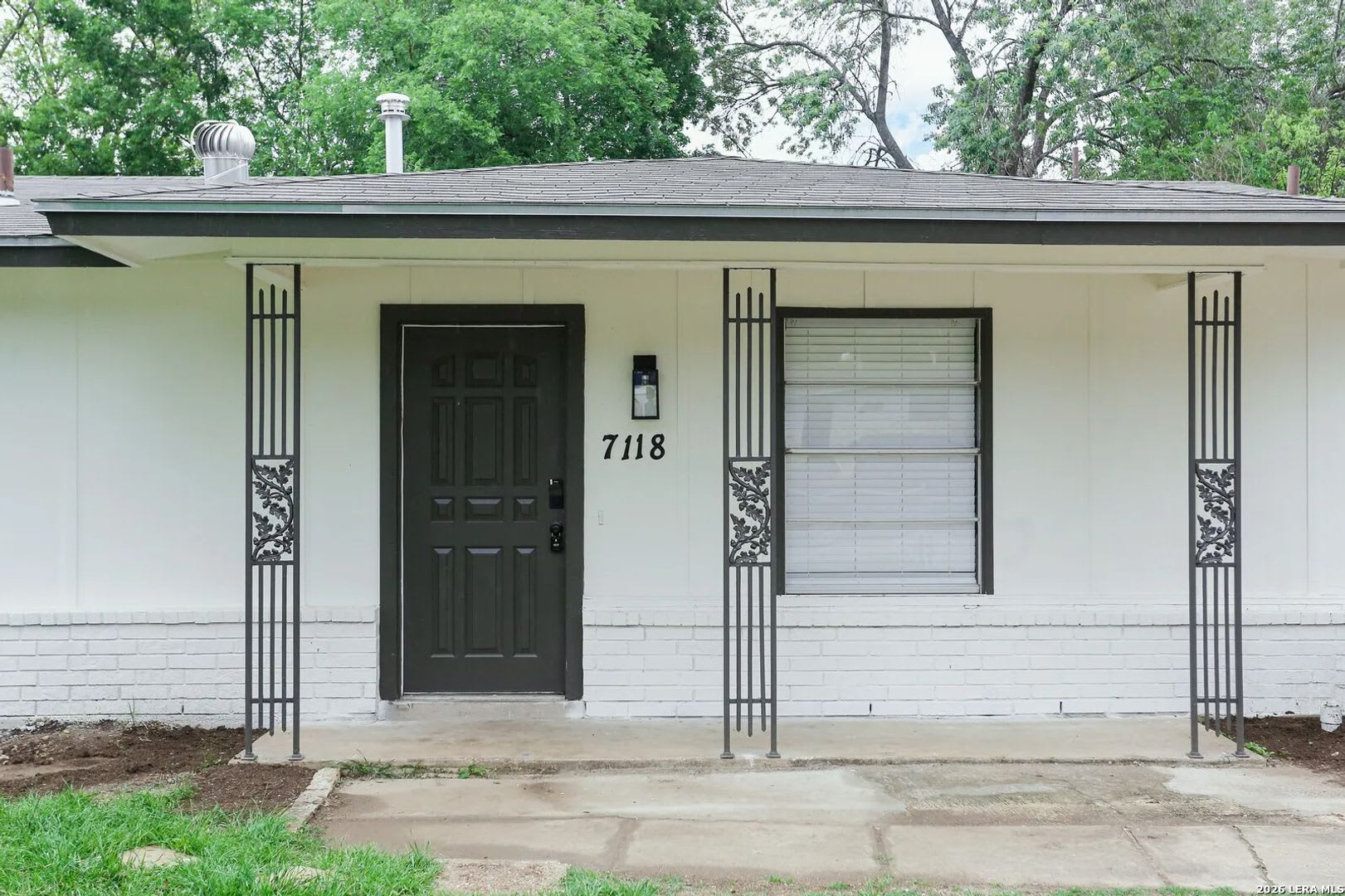 Single Story Home Near Tom Slick Park – photo 2