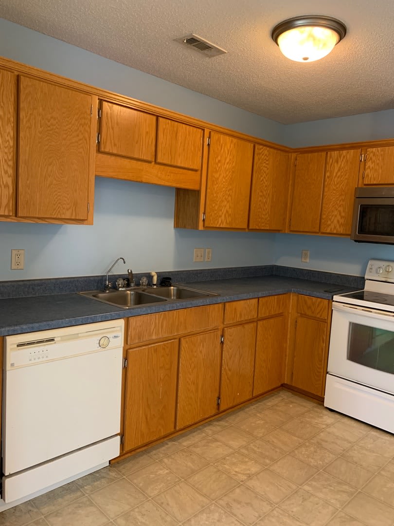 Charming 3-Bedroom Brick Home in Ludowici – photo 5