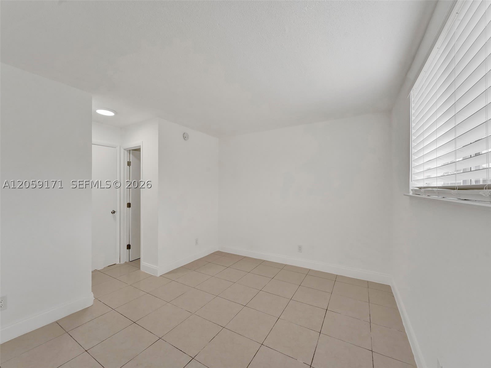 14190 W Dixie Hwy – photo 5