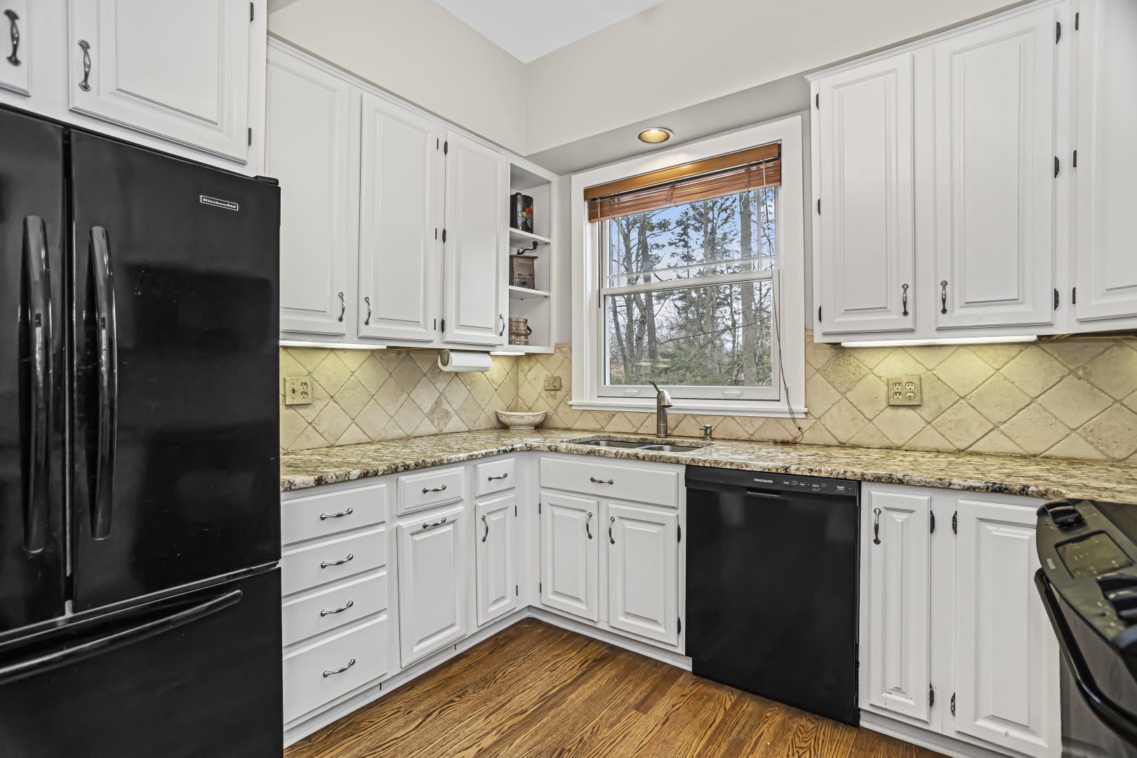 2078 Linden Avenue – photo 5
